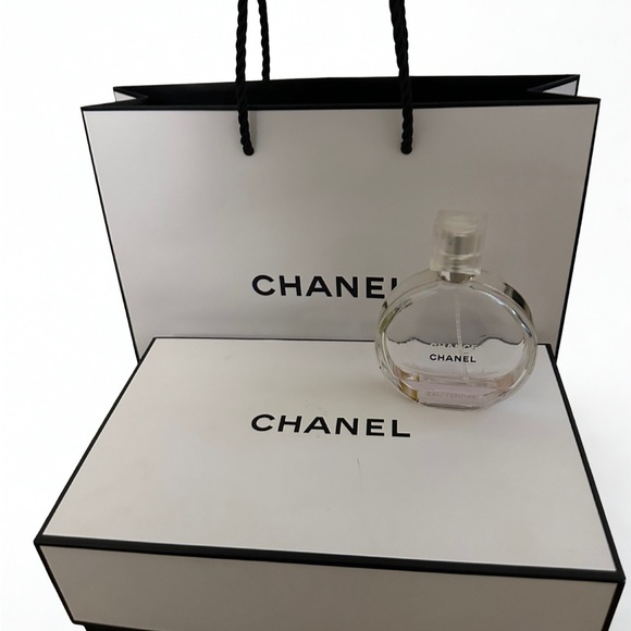 CHANEL Bag and Empty Box White Gift Set - Picture 1 of 2